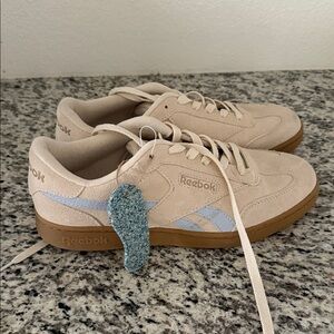 Women’s Reebok Cream Sneakers with Gum Sole nwt size 8.5